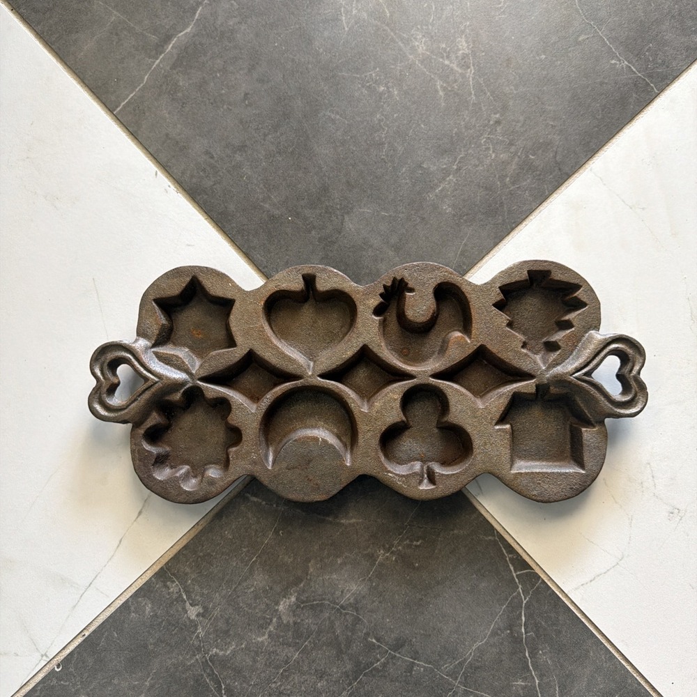 VTG Cast Iron Pan: heart rooster tree house star spade moon clover‎ Farmhouse